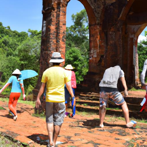 Nhóm du khách khám phá các di tích lịch sử tại Quảng Trị.