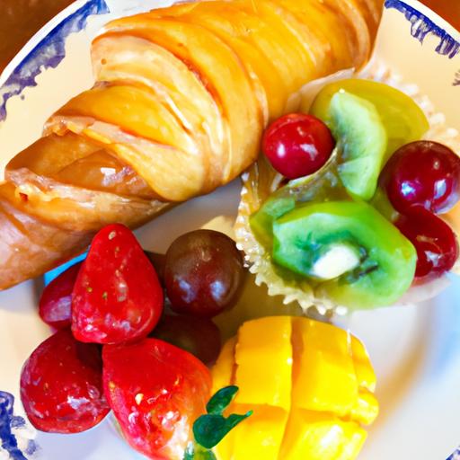 Một đĩa trái cây tươi và bánh ngọt đầy màu sắc để bắt đầu một ngày ngọt ngào.